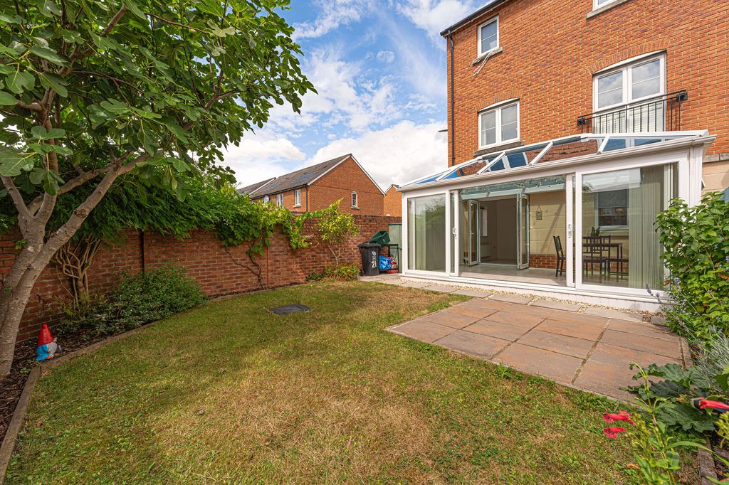 Property photo 2 of 40