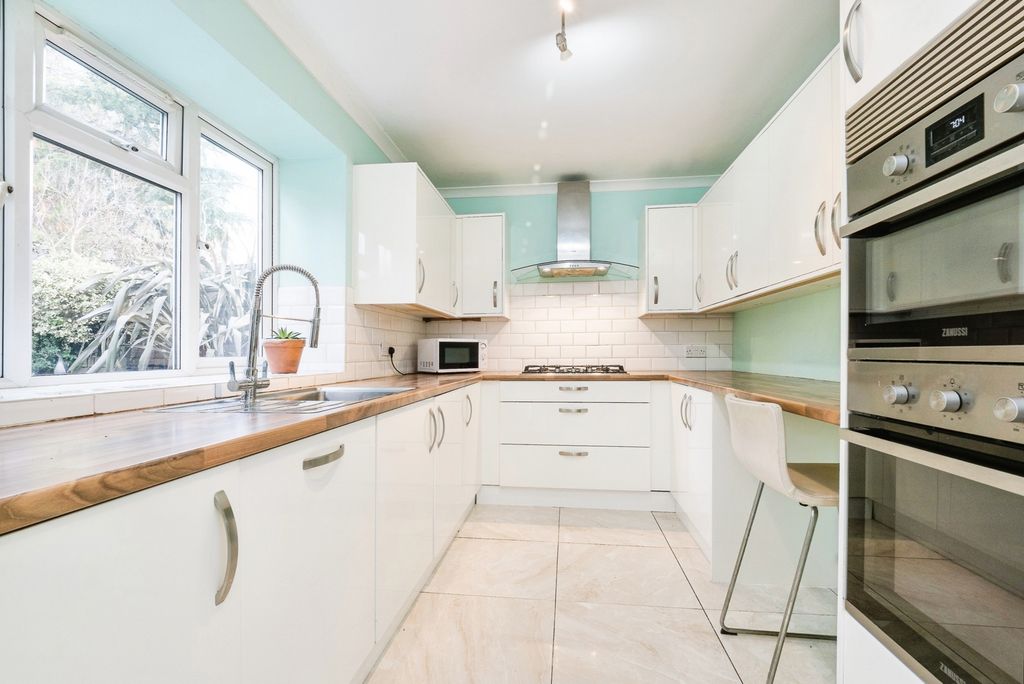 Property photo 3 of 18 Pbox-Img.Jpg