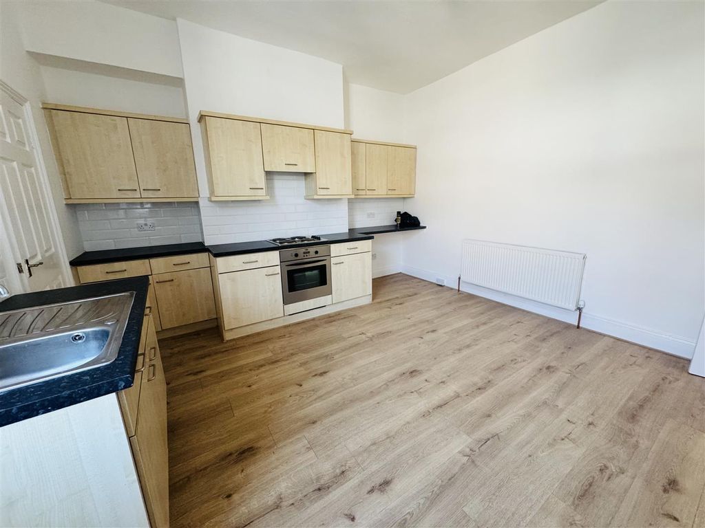 Property photo 3 of 7 Kitchen Diner