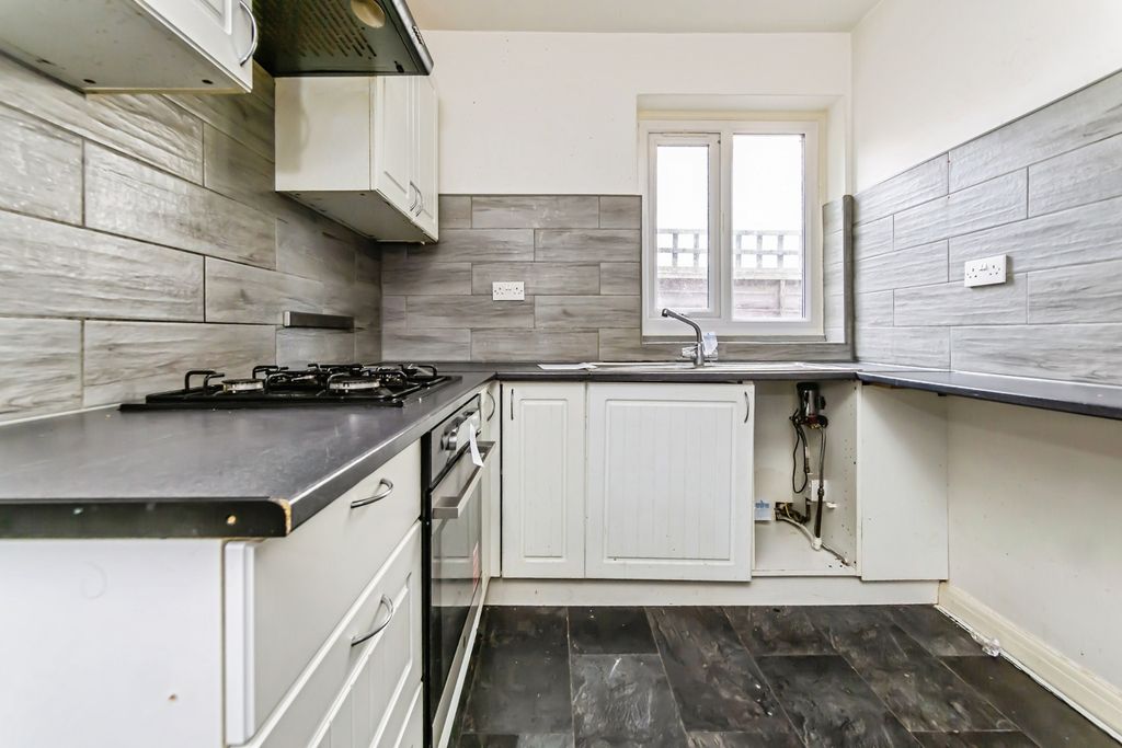 Property photo 3 of 17 Pbox-Img.Jpg