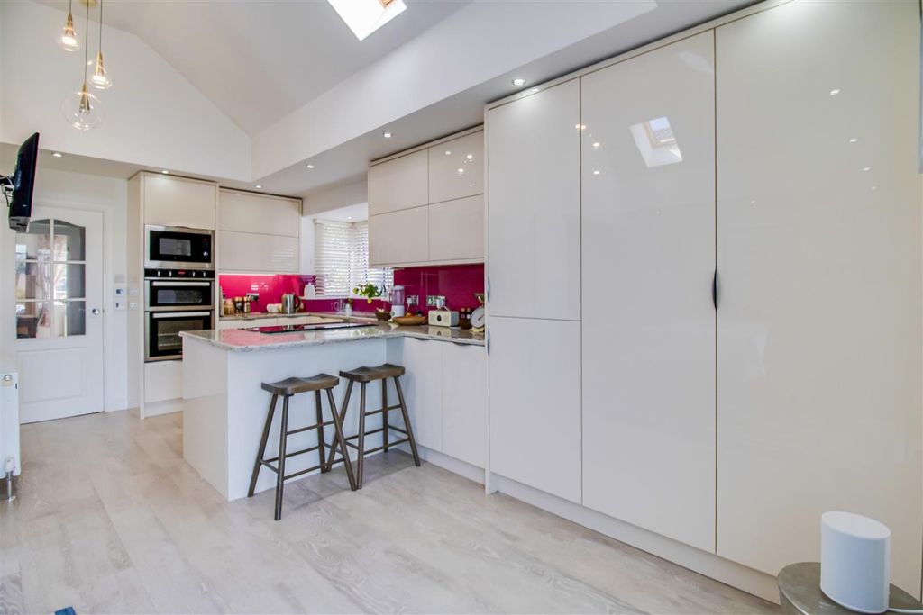 Property photo 3 of 15 Kitchen/Diner