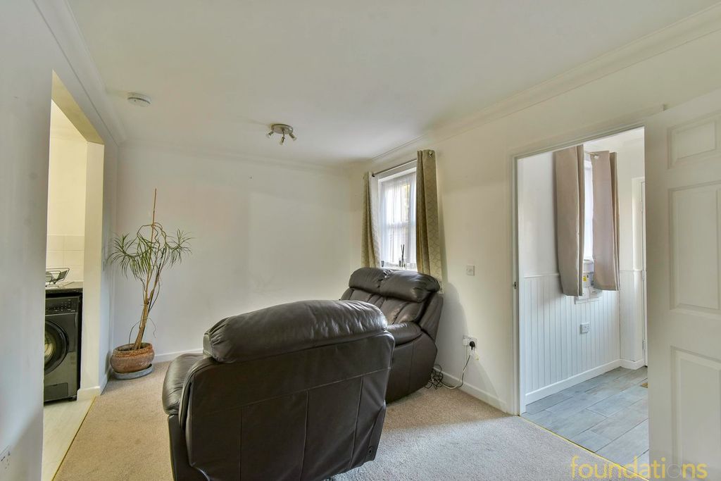 Property photo 2 of 9
