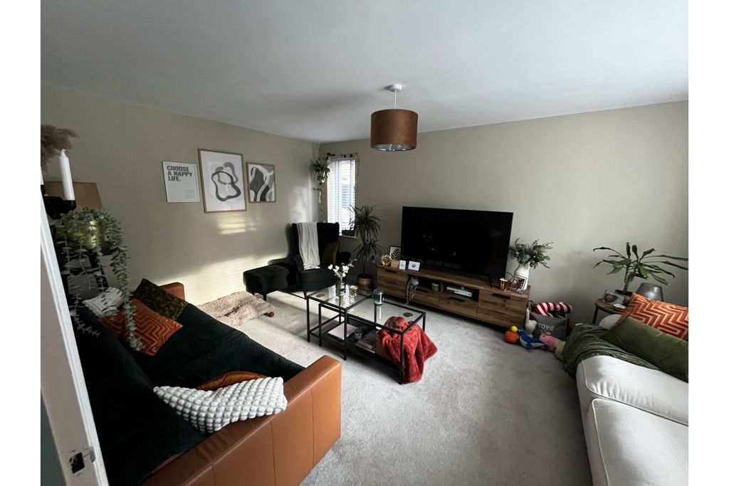 Property photo 3 of 25 Living Room