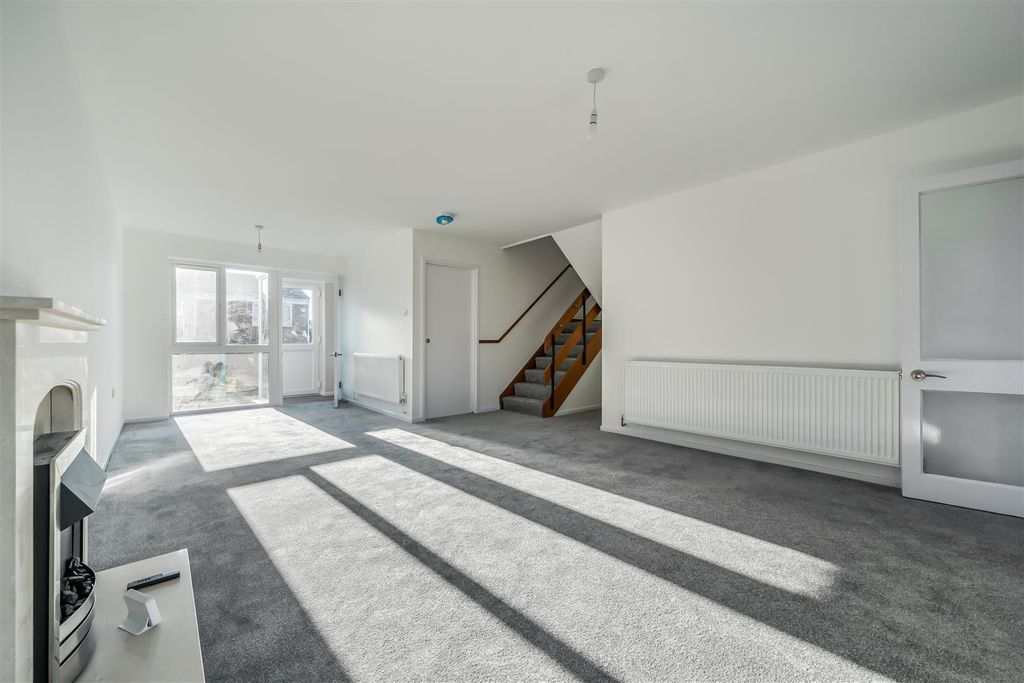 Property photo 3 of 21 1384299-19-69204Aaa412d1.Jpg