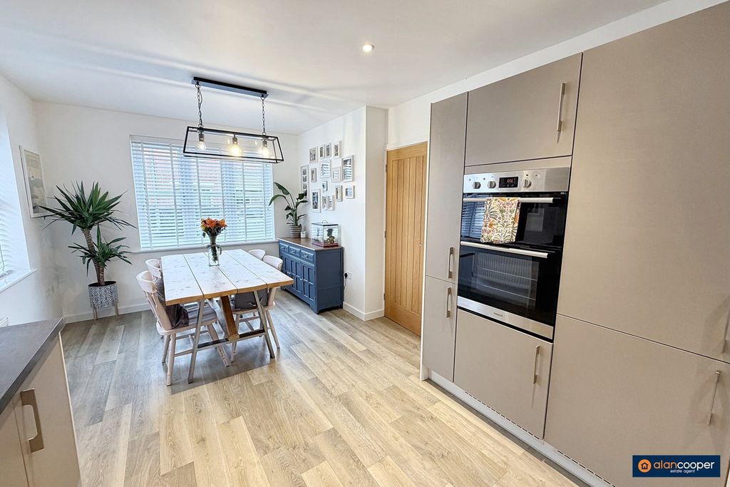 Property photo 2 of 23 4429383