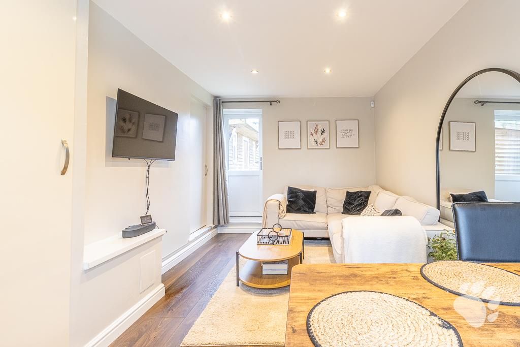 Property photo 3 of 19 Living Room