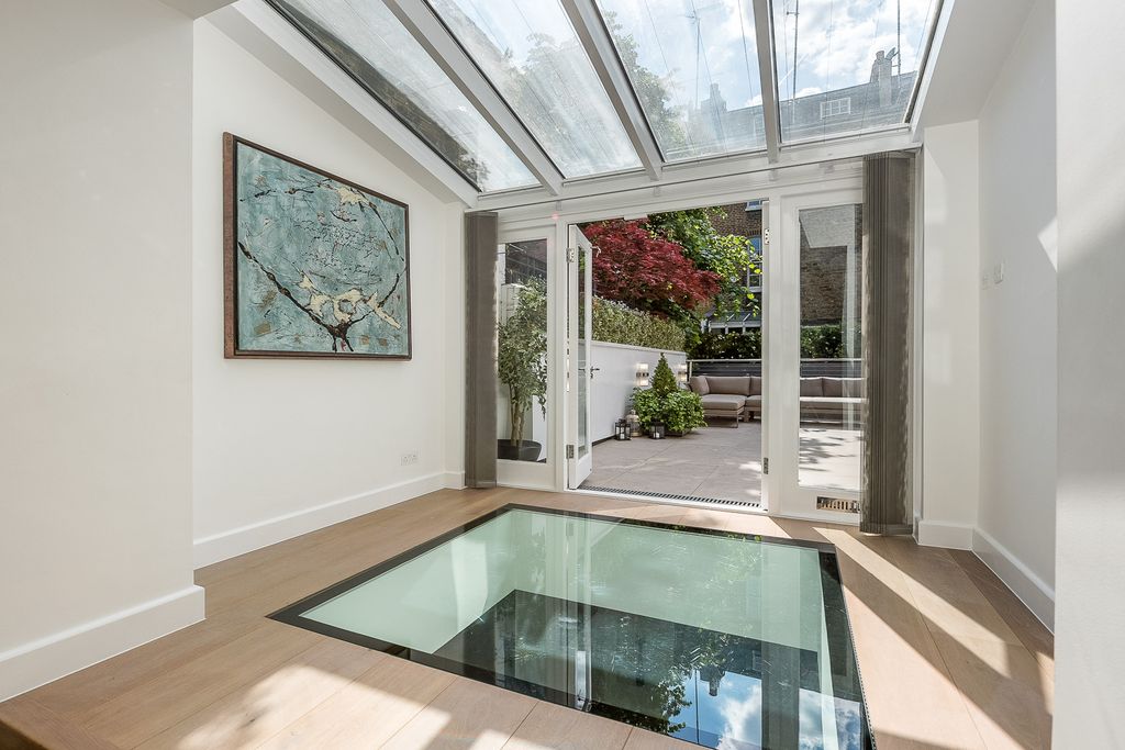 Property photo 2 of 8