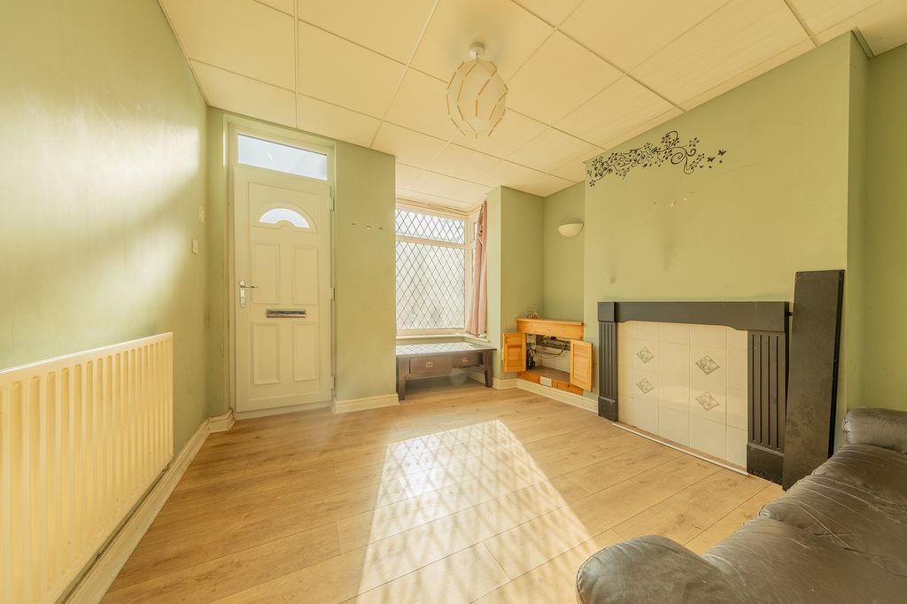Property photo 2 of 28