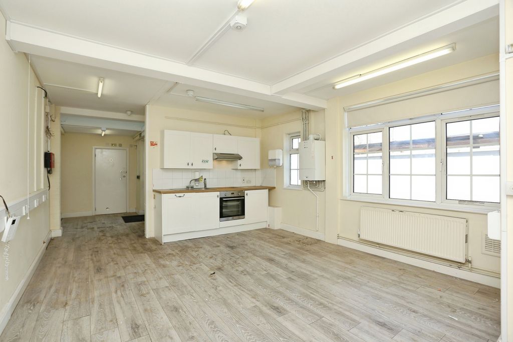 Property photo 2 of 15 Pbox-Img.Jpg