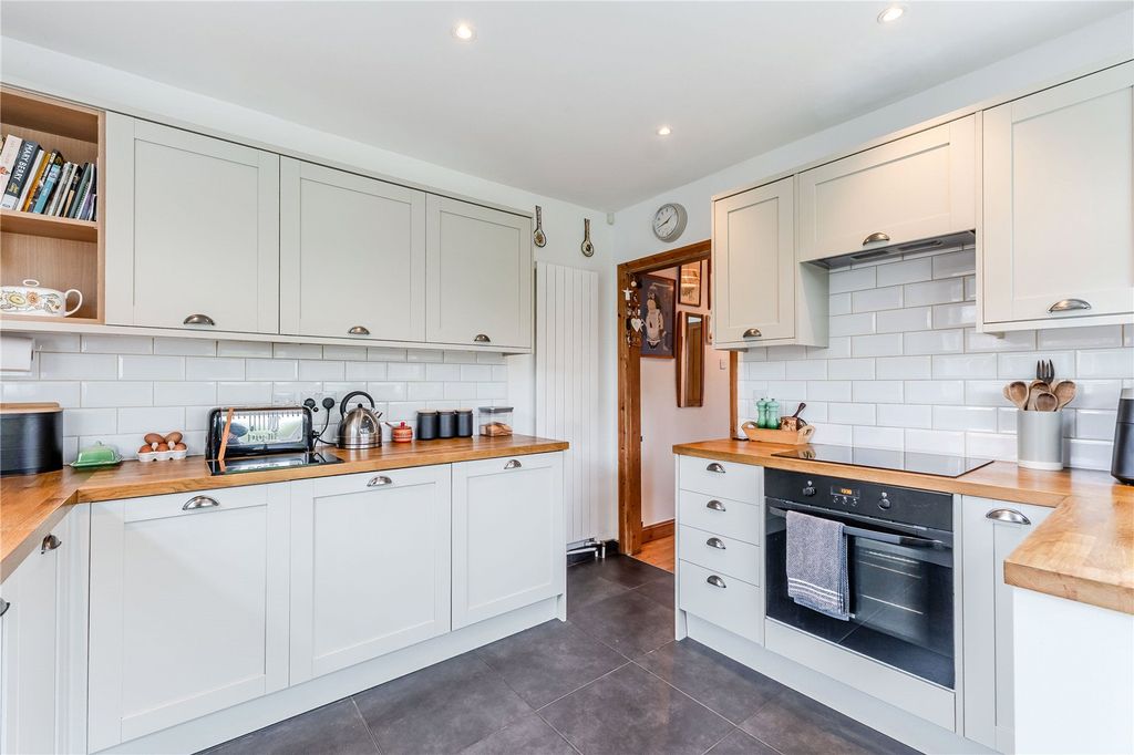 Property photo 2 of 19 Kitchen