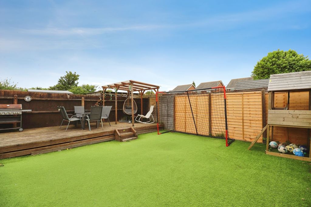 Property photo 2 of 11