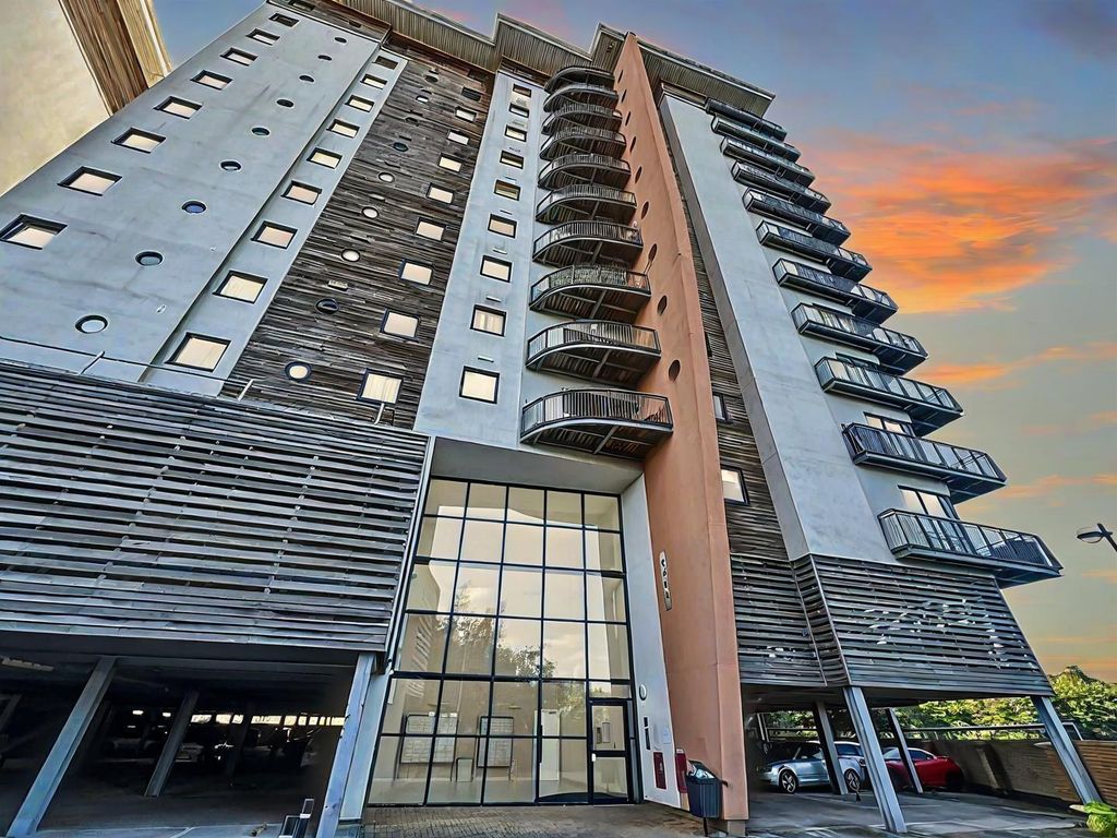Property photo 1 of 22 Roma, Victoria Wharf