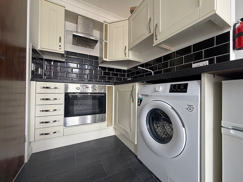 Property photo 3 of 7 Picture No. 10