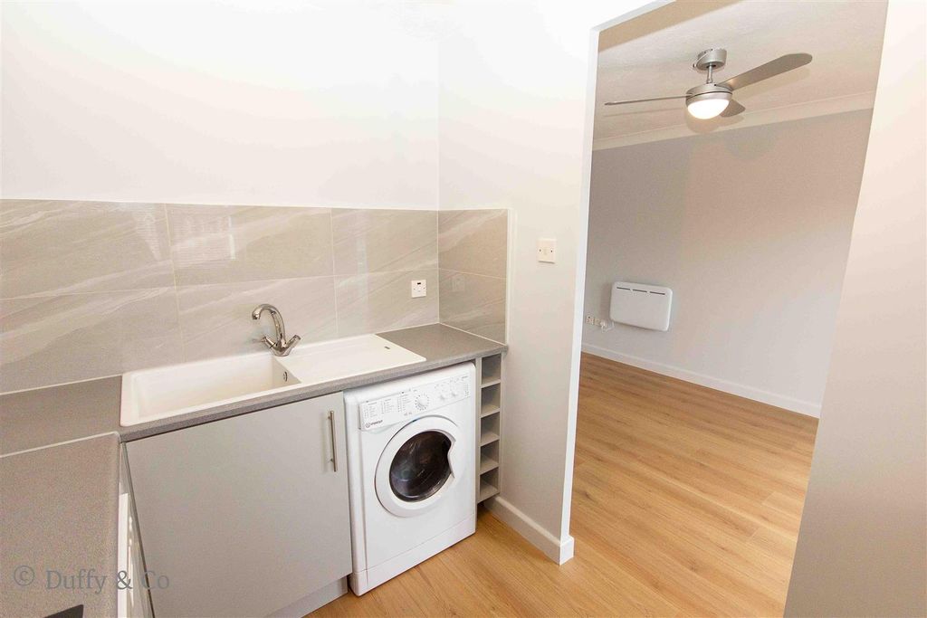 Property photo 3 of 9 16Sc (4 Of 10).Jpg