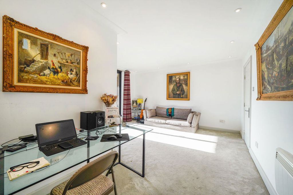 Property photo 3 of 11