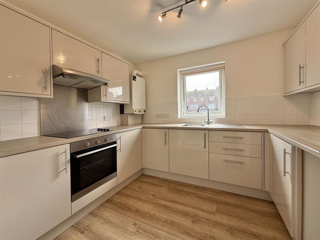 Property photo 3 of 17 Kitchen.Jpg