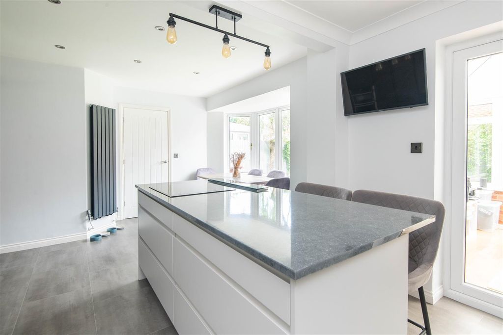 Property photo 3 of 27 Kitchen / Dining