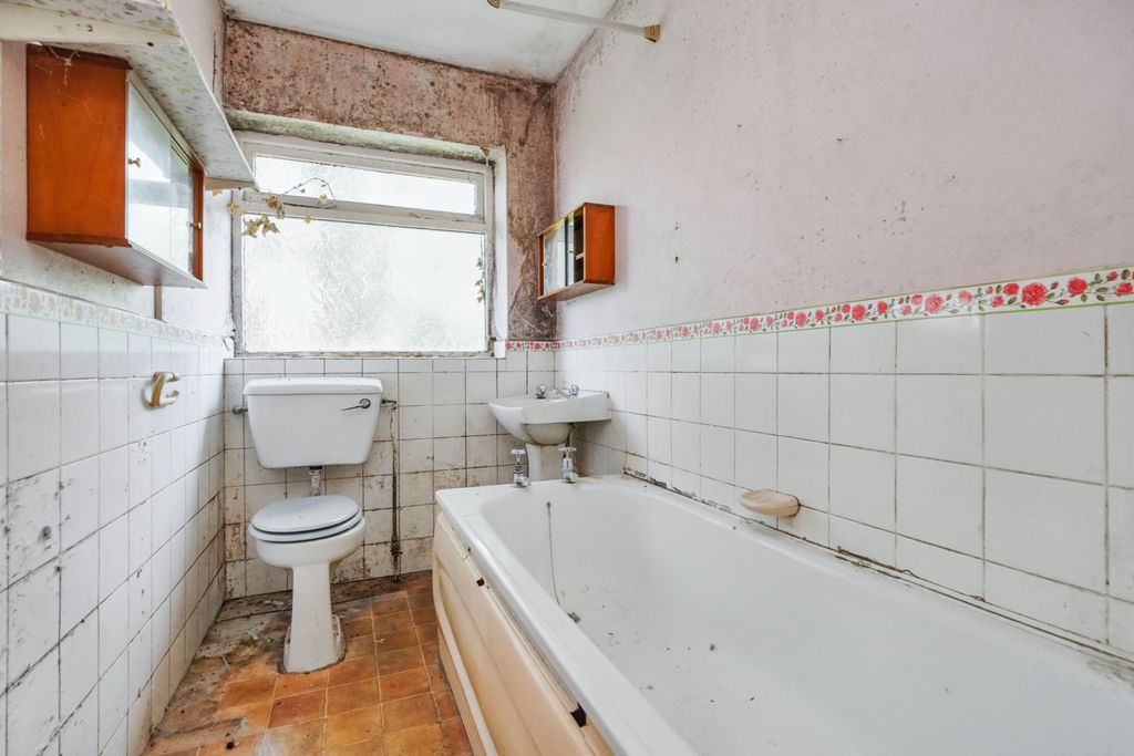 Property photo 2 of 11 2 Salisbury Court, Querneby Road, Nottingham Ng3 5Jd