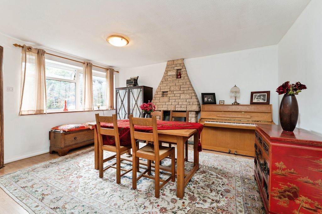 Property photo 2 of 21