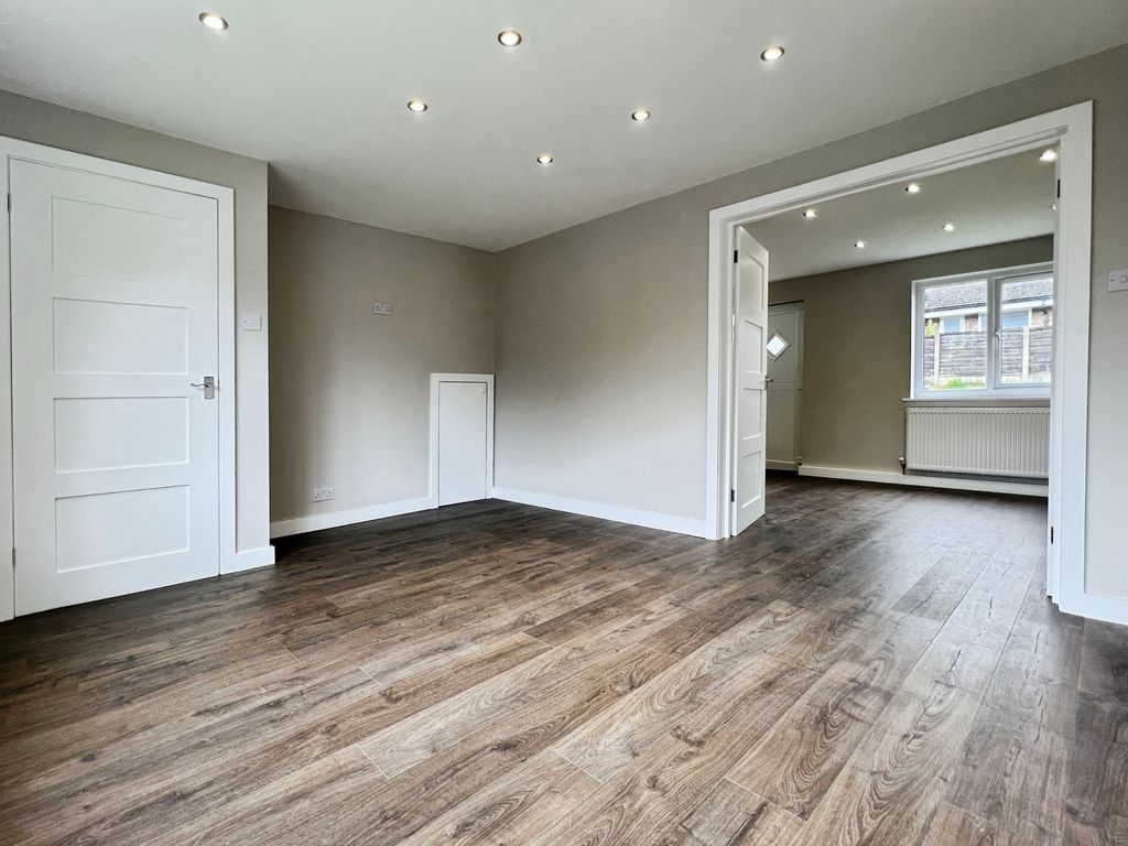 Property photo 2 of 17 Lounge