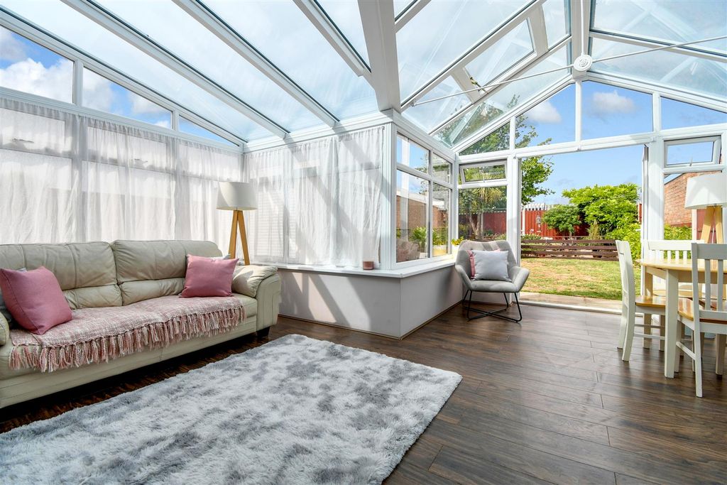Property photo 2 of 22 Conservatory
