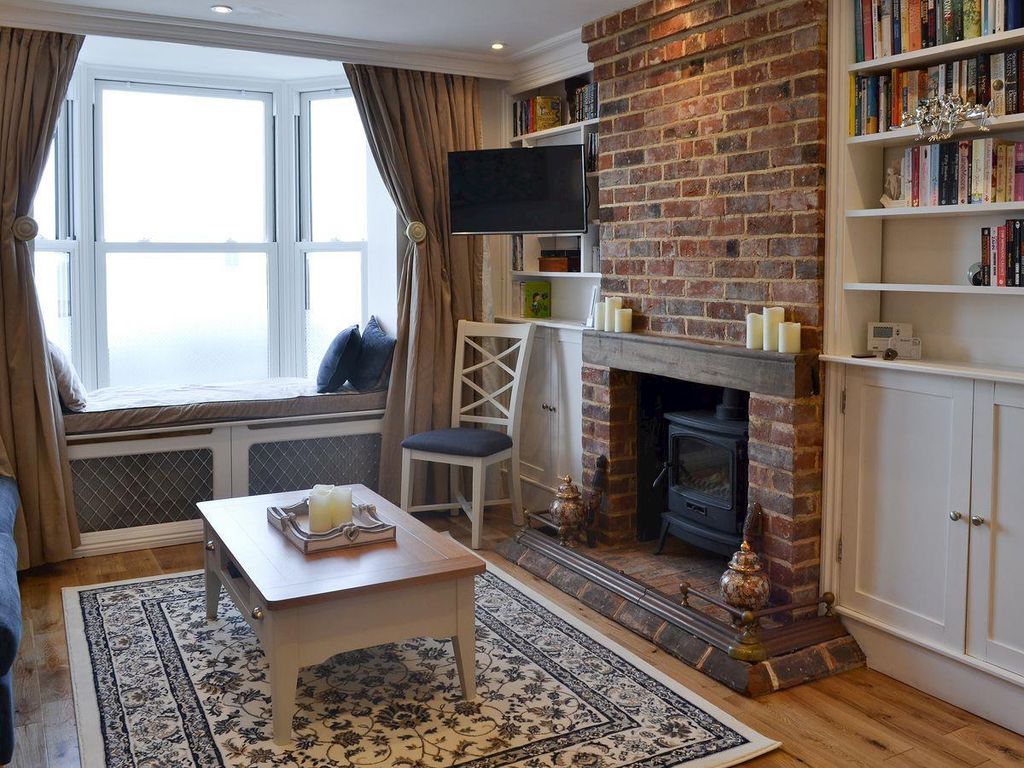 Property photo 2 of 13 6 Central Parade Libary.Jpg