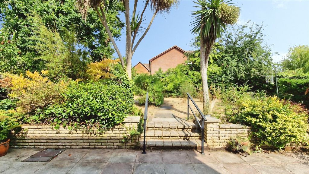 Property photo 2 of 13 Picture No. 15