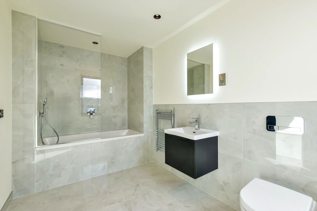 Additional image 26 of 7 bed detached house to rentCrouch Lane, Goffs Oak, Waltham Cross EN7