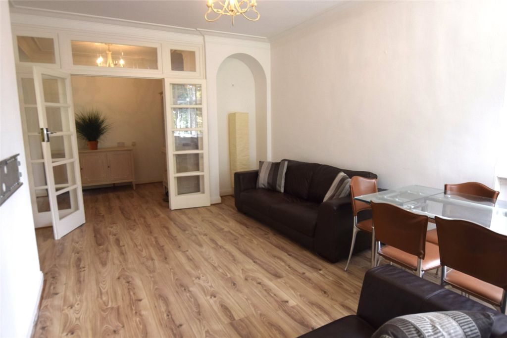 Property photo 3 of 9 Lounge