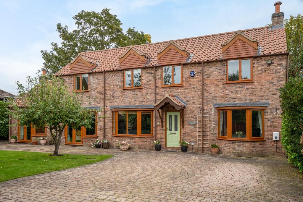 Property photo 1 of 32 Main Photo .Jpg