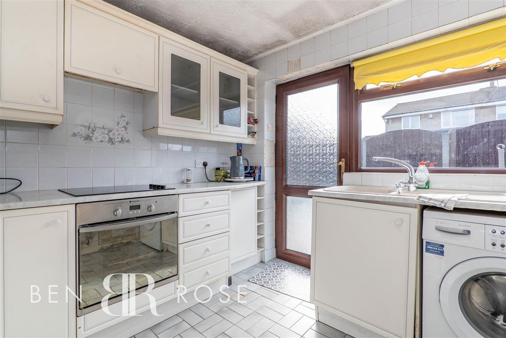 Property photo 3 of 15 Kitchen