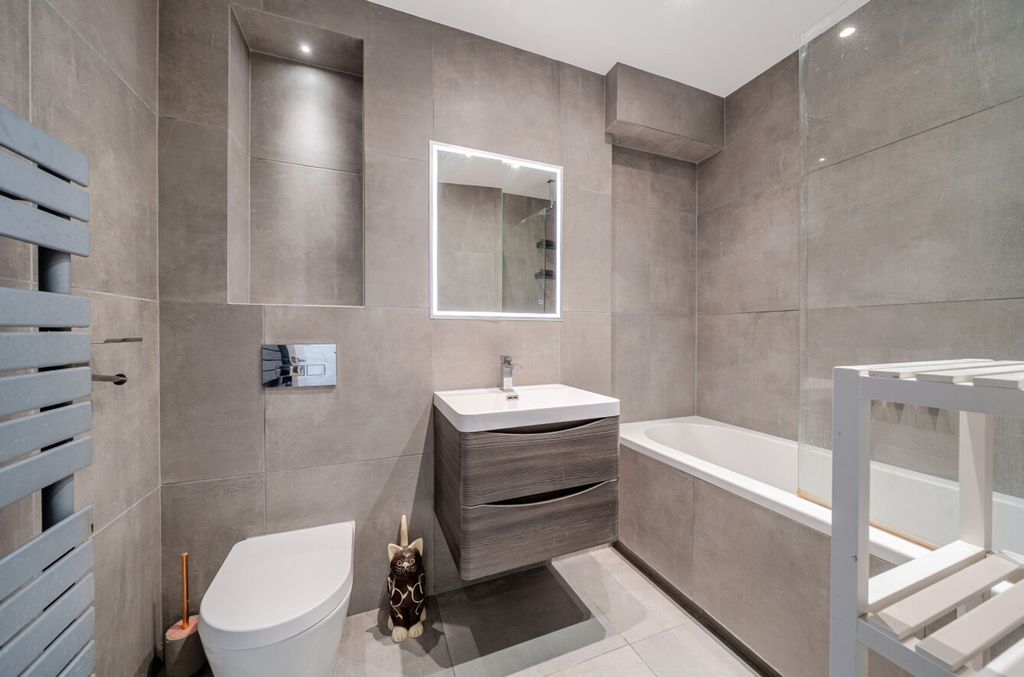 Property photo 1 of 20 1363572-10-68E3A7...
