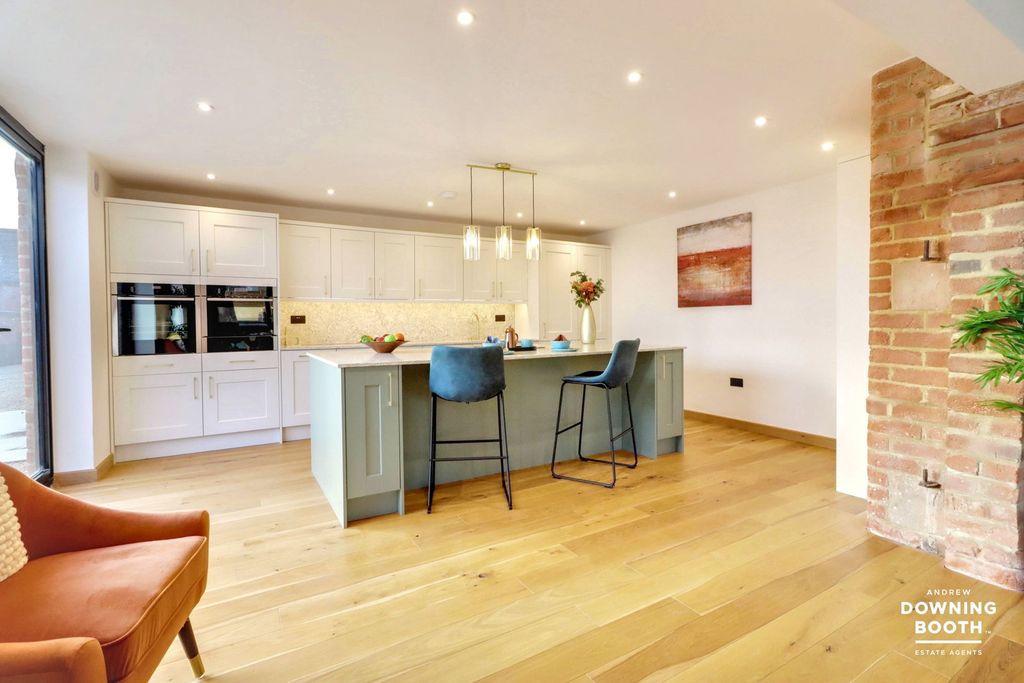 Property photo 3 of 29