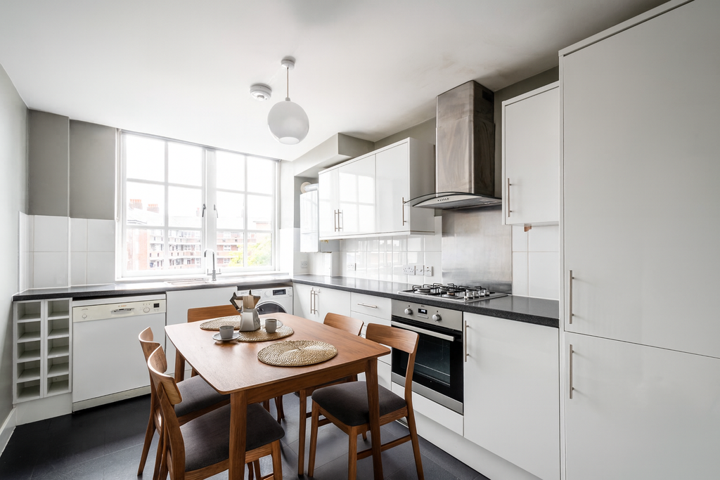 Property photo 3 of 9 5