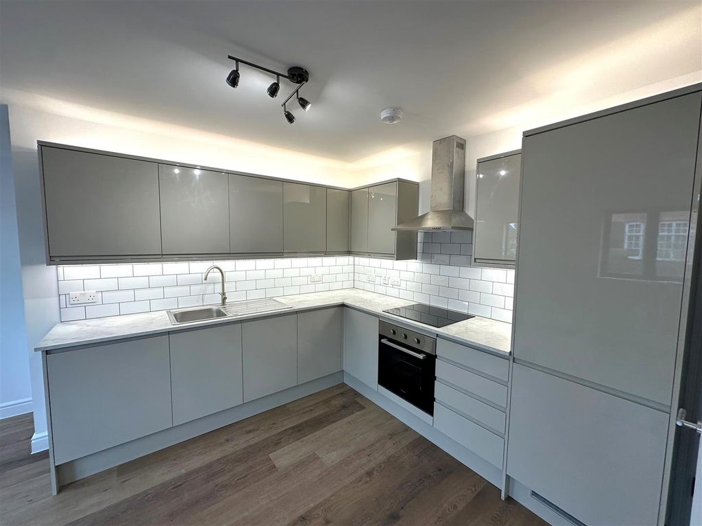 Property photo 2 of 9 Coopers Estate Agents