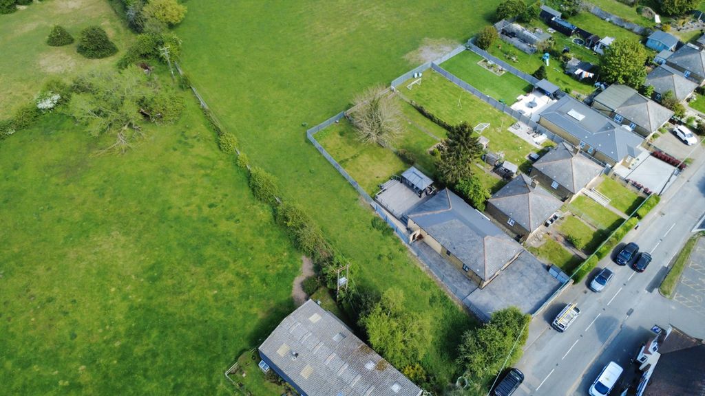 Property photo 2 of 31 4936733