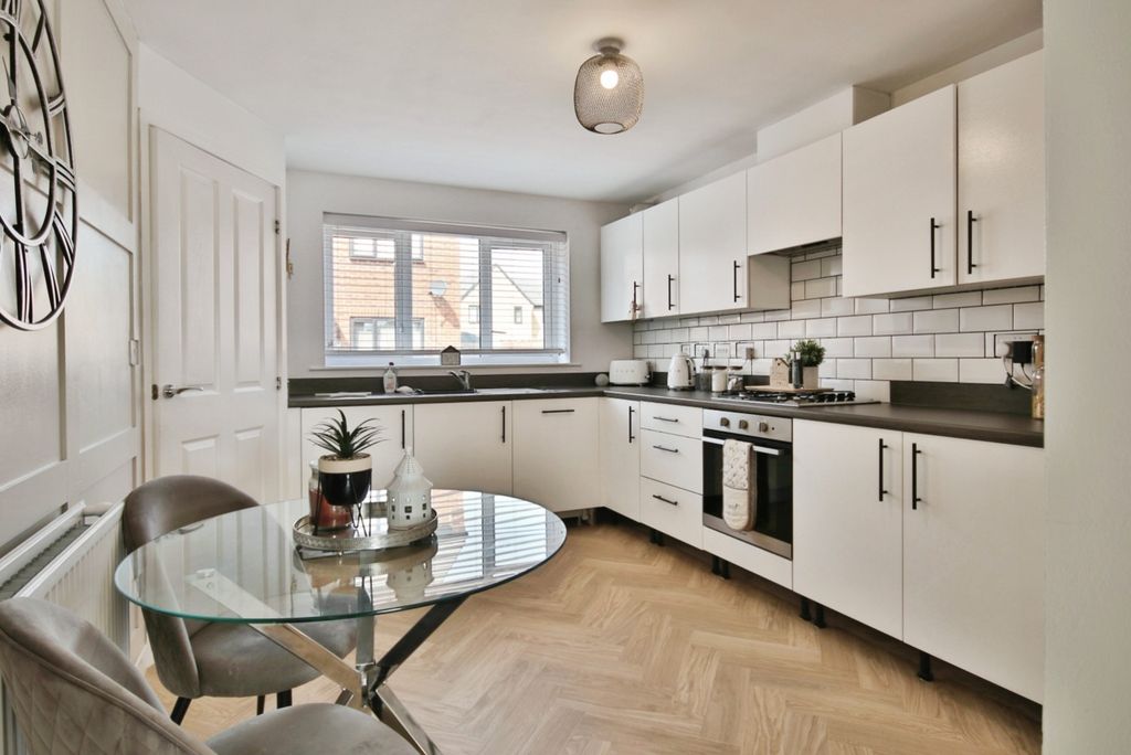 Property photo 2 of 14 4220614