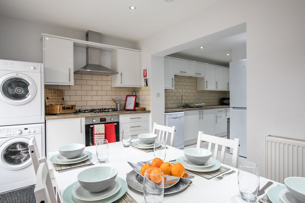 Property photo 2 of 17 4056232