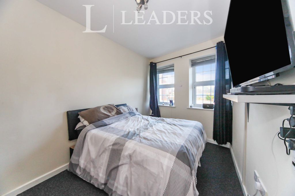 Property photo 2 of 6 Bed 2
