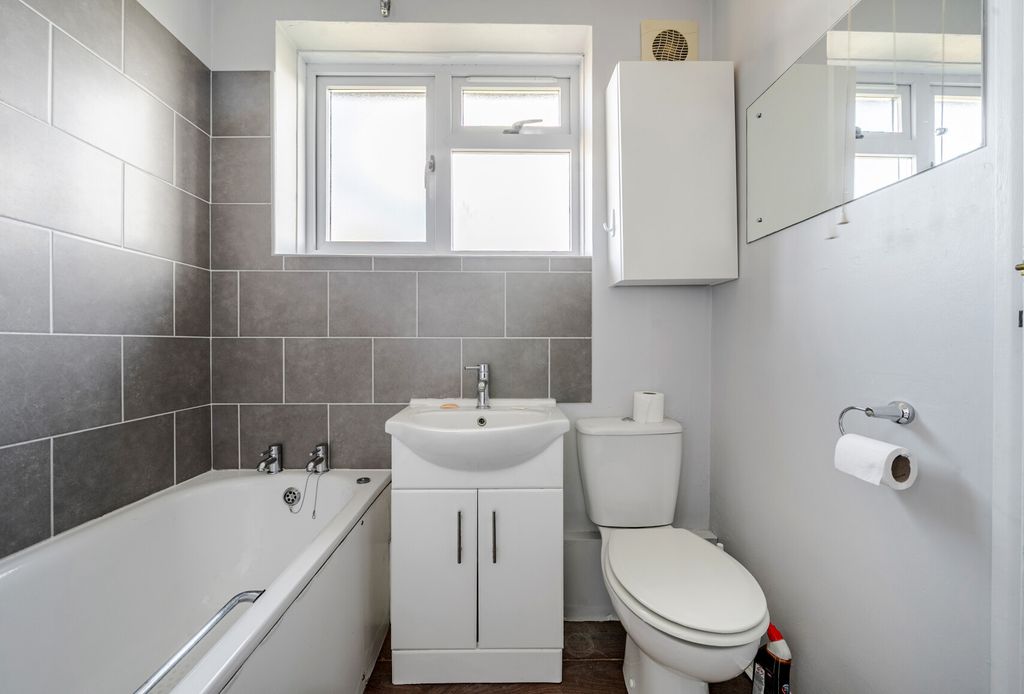 Property photo 3 of 8 1435955-12-69c522...