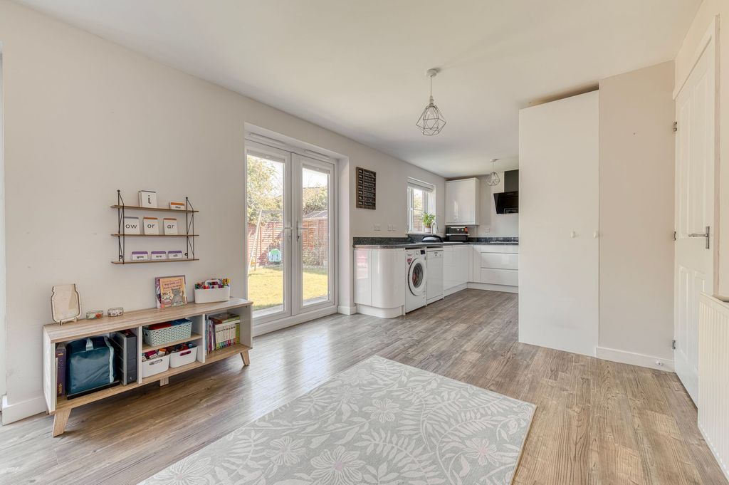 Property photo 2 of 21