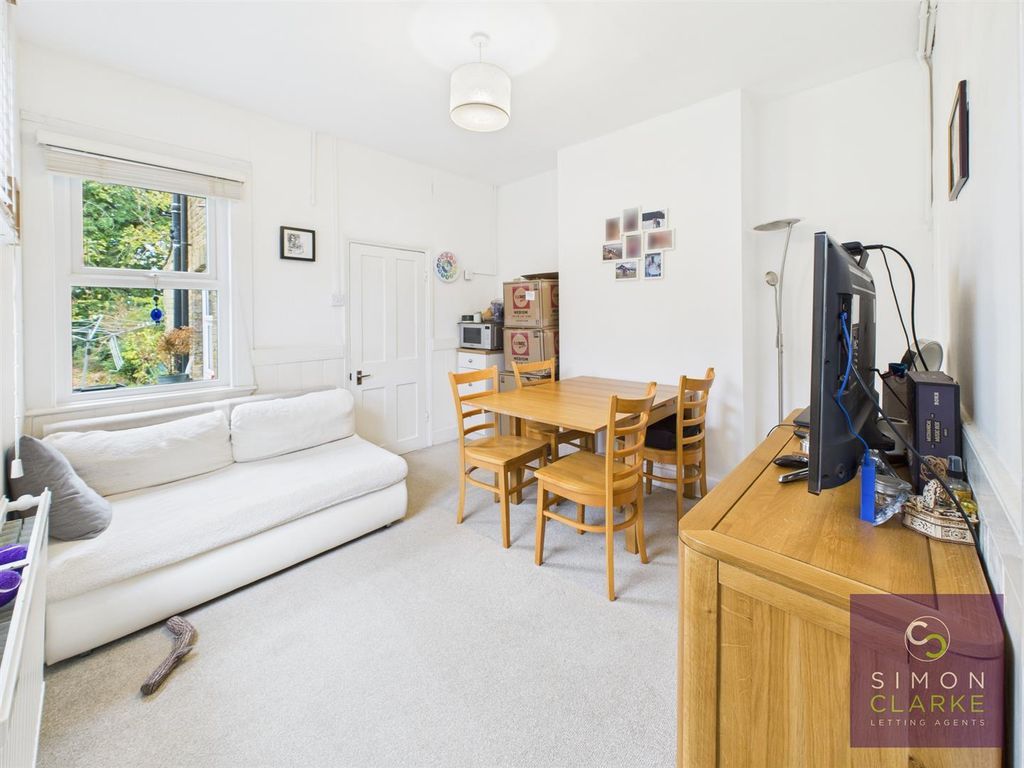 Property photo 2 of 9 Cam05425G0-Pr0070-Still014.Jpg