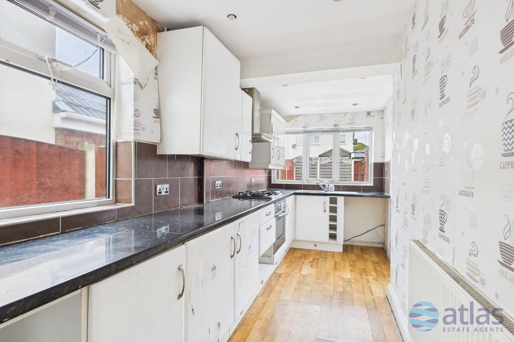 Property photo 2 of 12 Kitchen