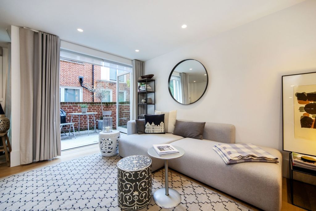 Property photo 3 of 8