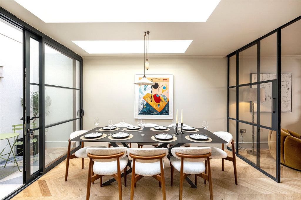 Property photo 2 of 21 Dining Area