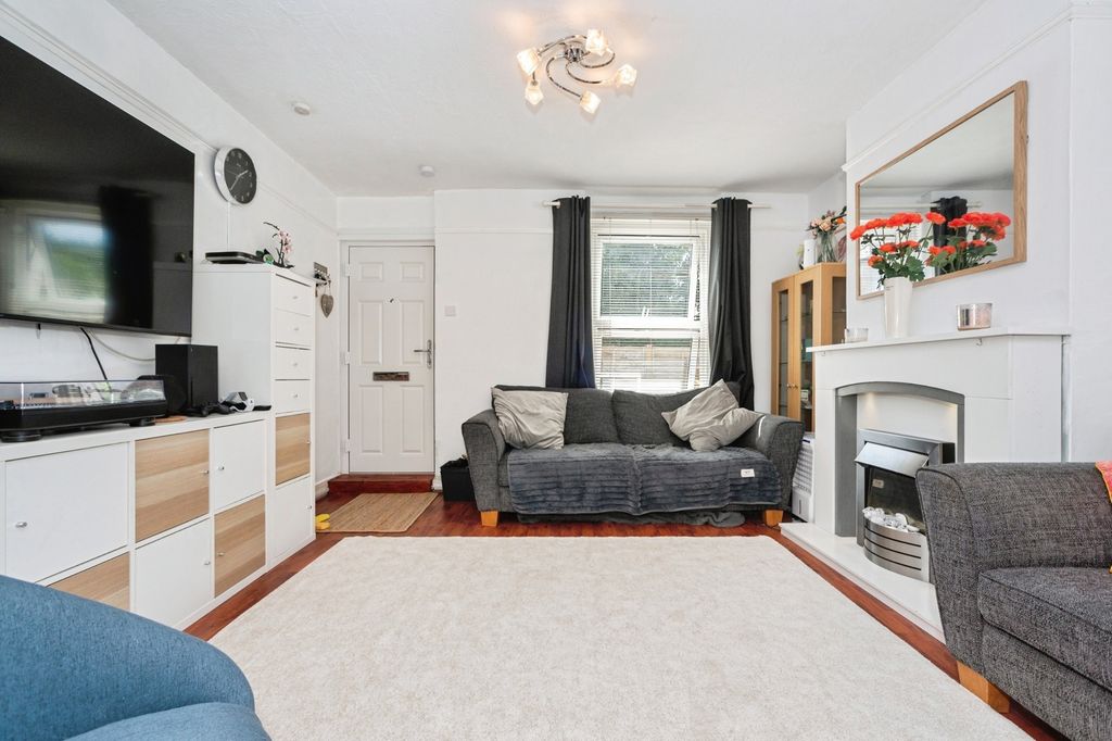 Property photo 3 of 17 Photo