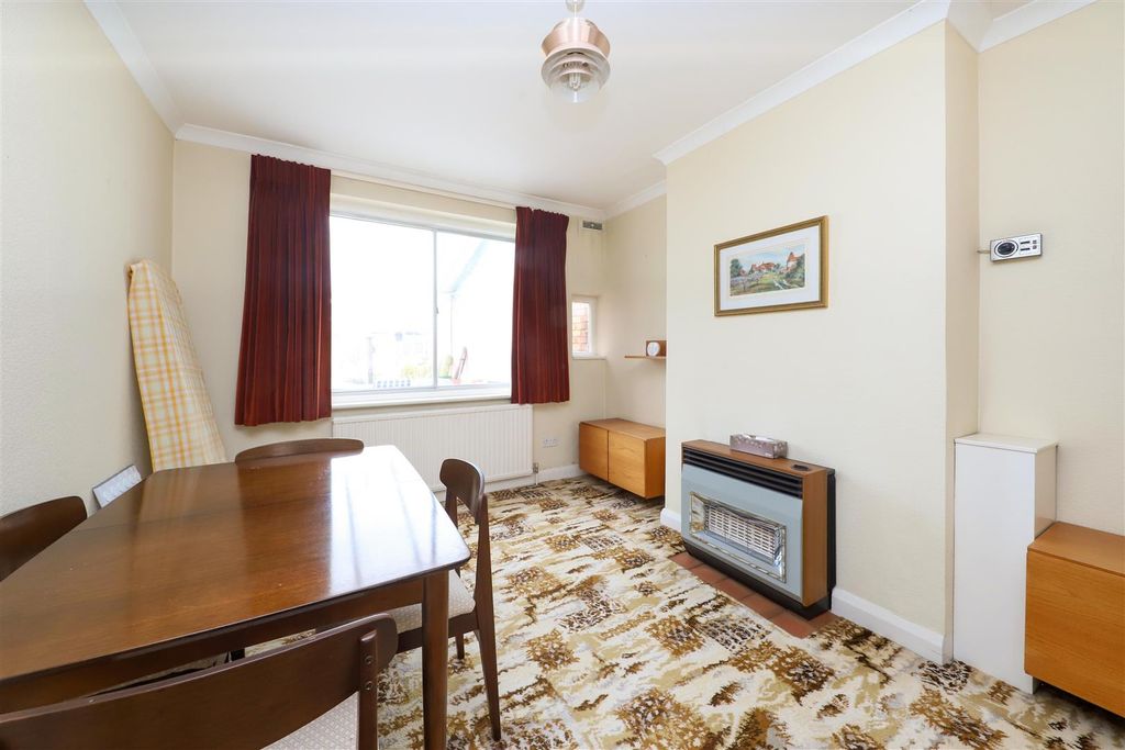 Property photo 3 of 10 Dining Room