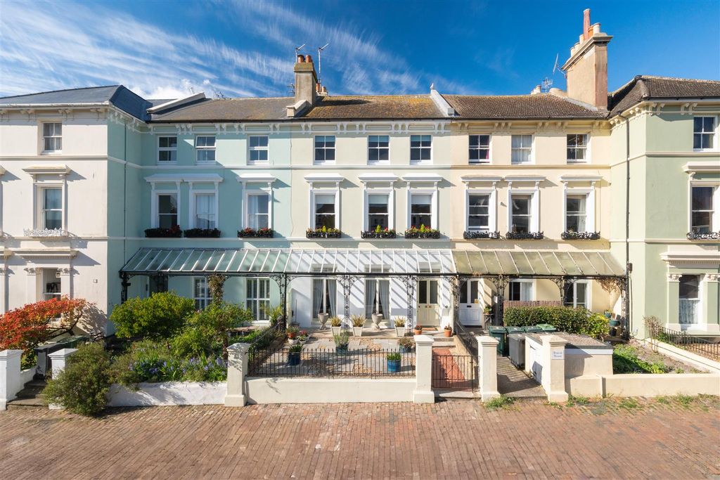 Property photo 1 of 27 35 Upperton Gardens-6.Jpg