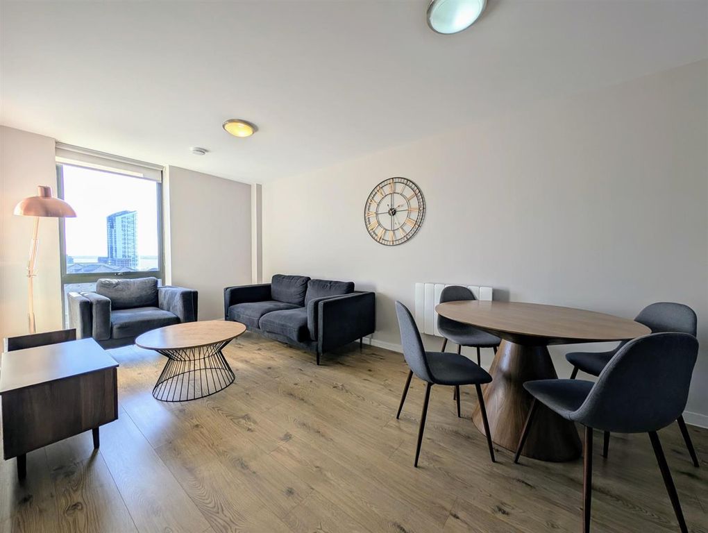 Property photo 1 of 13 Living Room