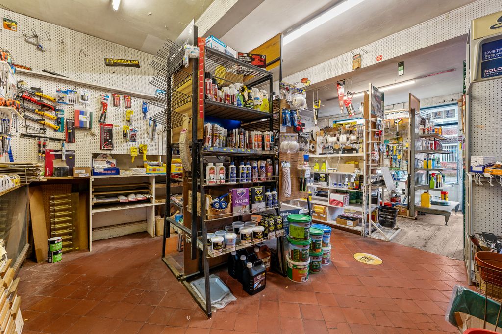 Property photo 2 of 9